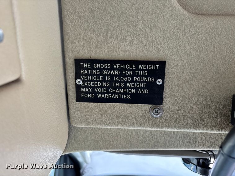 image for item FG0455 2005 Ford E450 Super Duty  shuttle bus