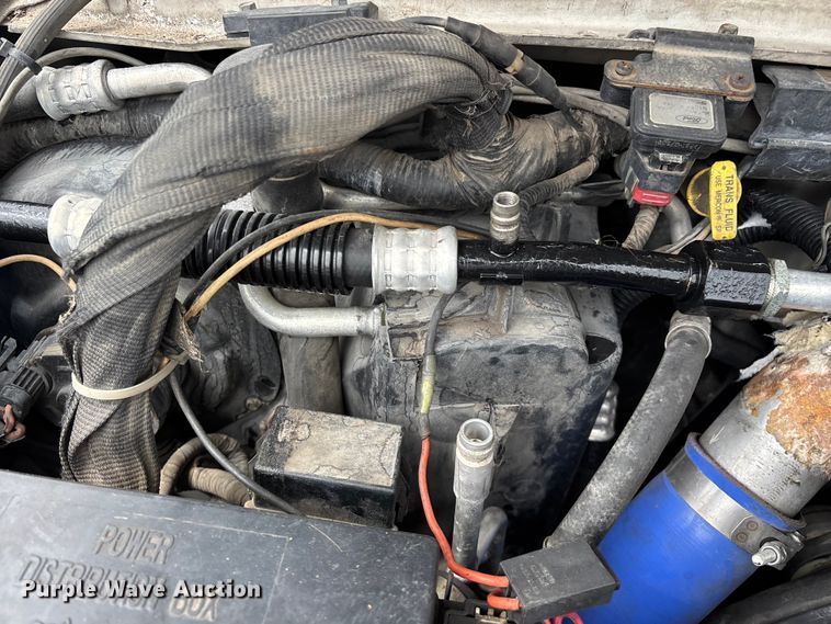 image for item FG0455 2005 Ford E450 Super Duty  shuttle bus