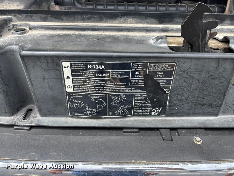 image for item FG0455 2005 Ford E450 Super Duty  shuttle bus