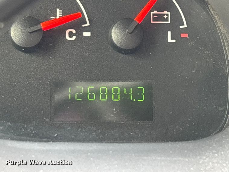image for item FG0455 2005 Ford E450 Super Duty  shuttle bus