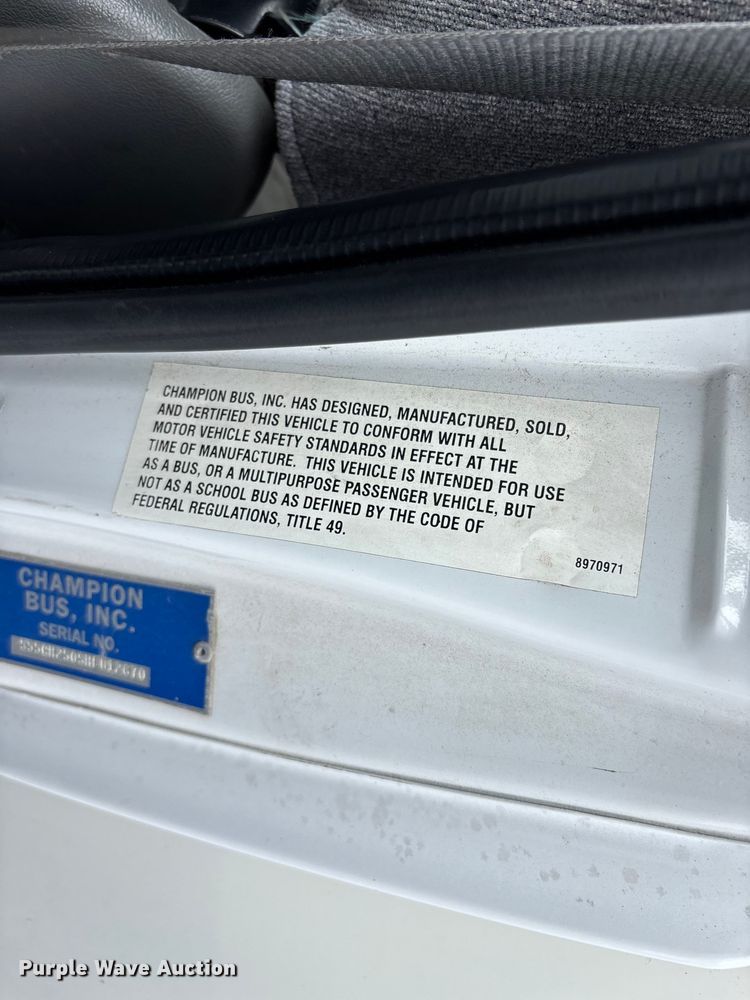 image for item FG0455 2005 Ford E450 Super Duty  shuttle bus