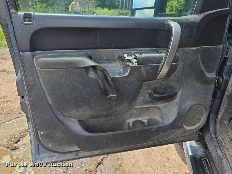 image for item FH6148 2013 Chevrolet Silverado 2500HD pickup truck