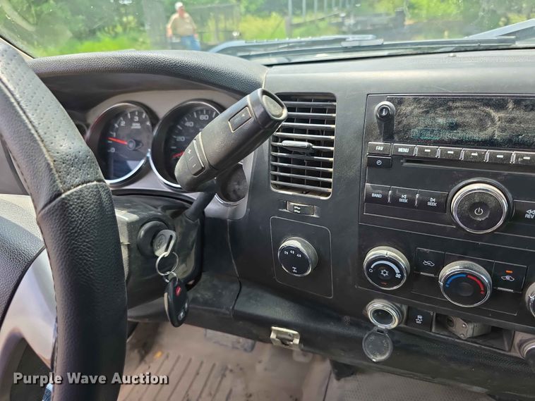 image for item FH6148 2013 Chevrolet Silverado 2500HD pickup truck
