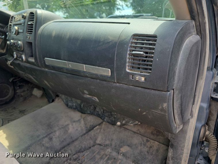 image for item FH6148 2013 Chevrolet Silverado 2500HD pickup truck
