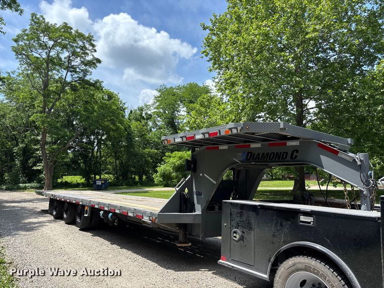 image for item FH7153 2021 Diamond C Roadclipper hydraulic tail equipment trailer