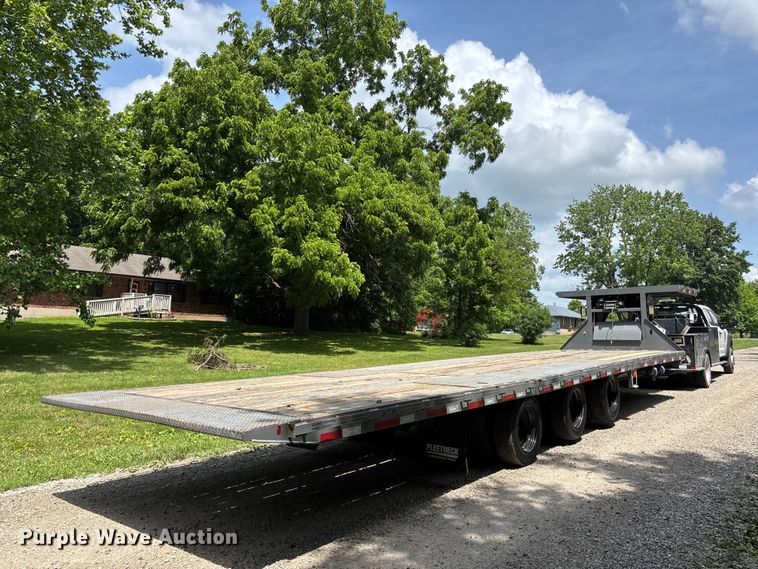 image for item FH7153 2021 Diamond C Roadclipper hydraulic tail equipment trailer