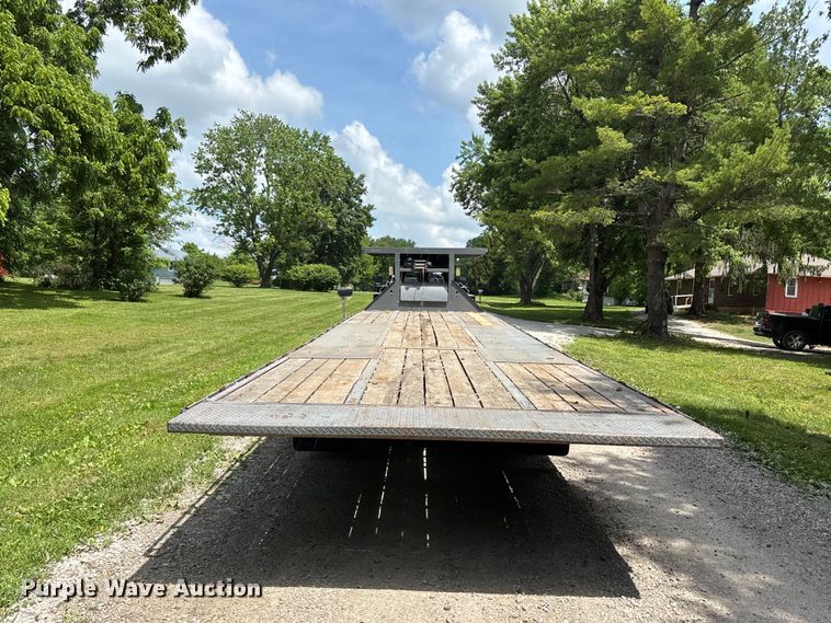 image for item FH7153 2021 Diamond C Roadclipper hydraulic tail equipment trailer