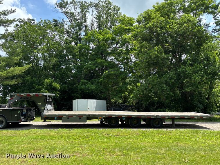 image for item FH7153 2021 Diamond C Roadclipper hydraulic tail equipment trailer