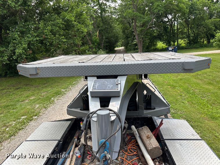 image for item FH7153 2021 Diamond C Roadclipper hydraulic tail equipment trailer
