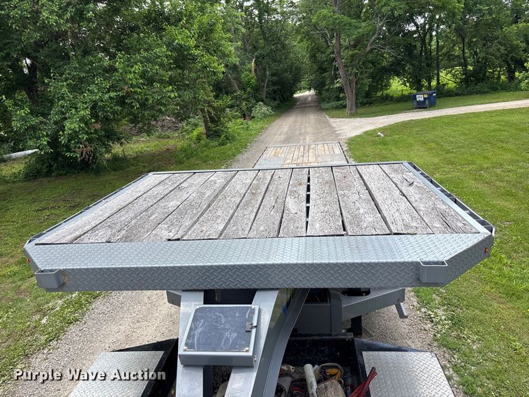 image for item FH7153 2021 Diamond C Roadclipper hydraulic tail equipment trailer