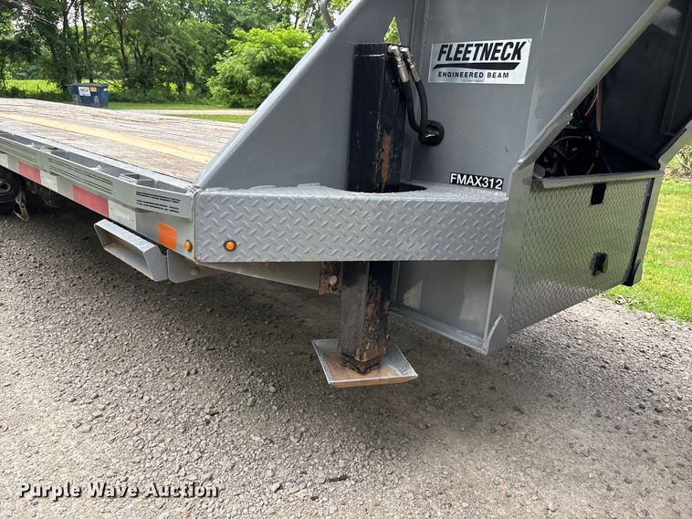 image for item FH7153 2021 Diamond C Roadclipper hydraulic tail equipment trailer