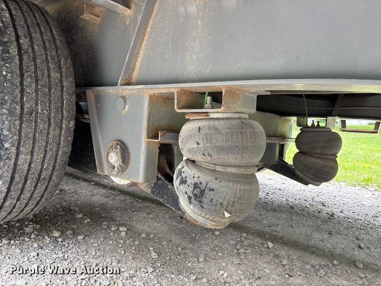 image for item FH7153 2021 Diamond C Roadclipper hydraulic tail equipment trailer
