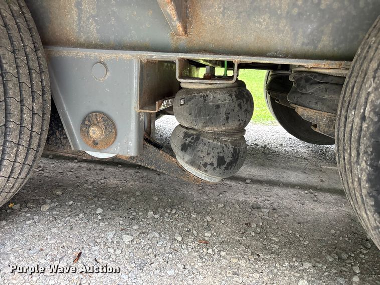 image for item FH7153 2021 Diamond C Roadclipper hydraulic tail equipment trailer