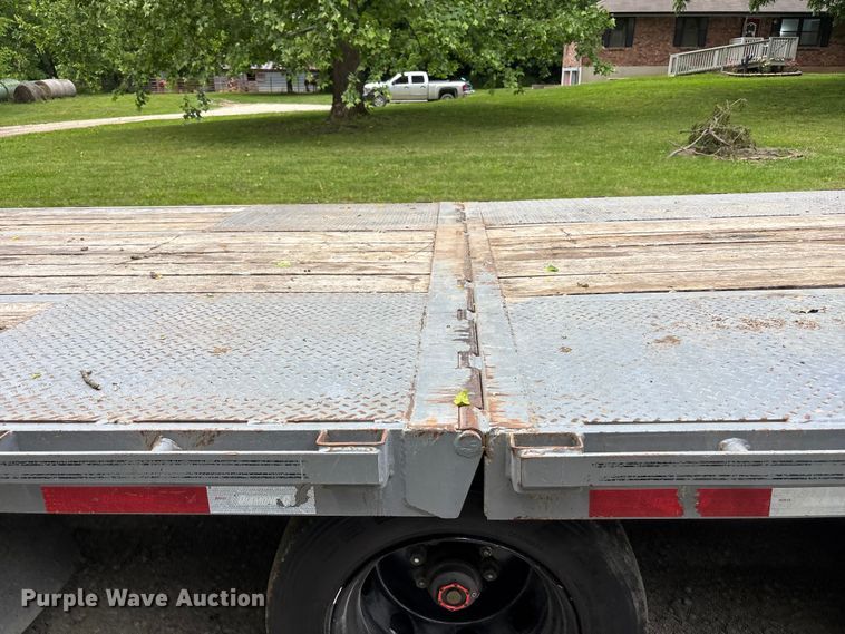 image for item FH7153 2021 Diamond C Roadclipper hydraulic tail equipment trailer