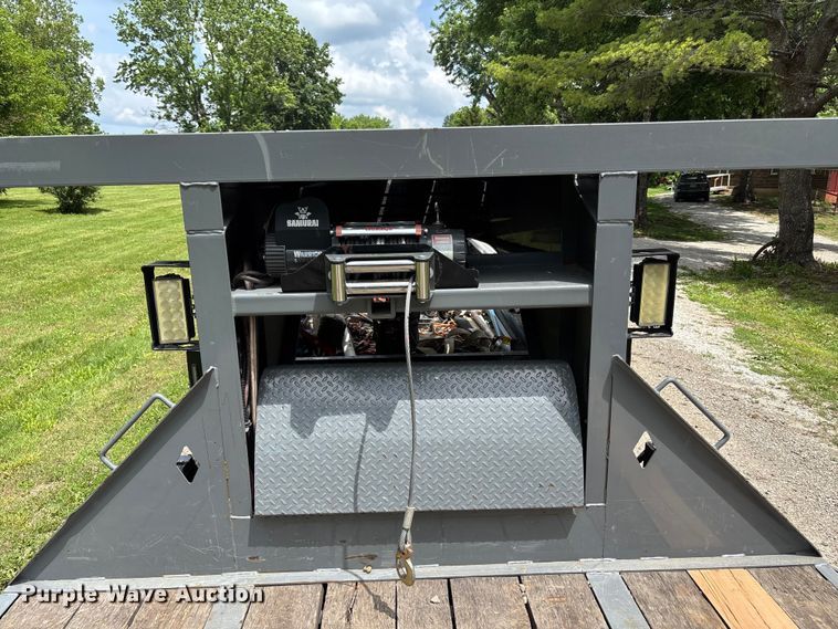 image for item FH7153 2021 Diamond C Roadclipper hydraulic tail equipment trailer
