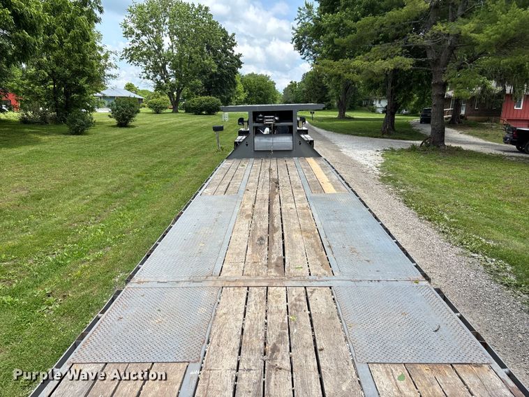 image for item FH7153 2021 Diamond C Roadclipper hydraulic tail equipment trailer