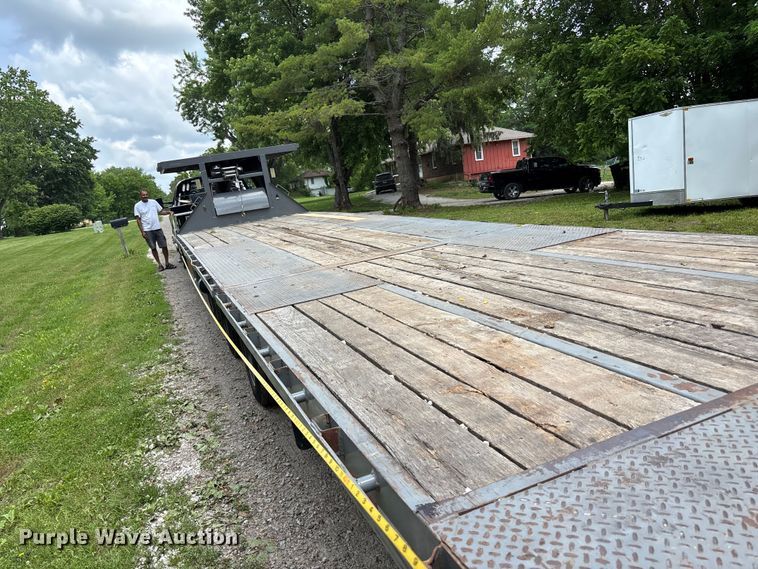 image for item FH7153 2021 Diamond C Roadclipper hydraulic tail equipment trailer