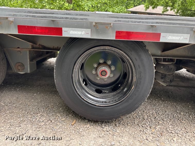 image for item FH7153 2021 Diamond C Roadclipper hydraulic tail equipment trailer