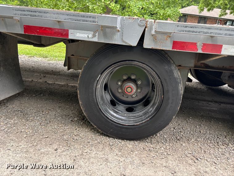 image for item FH7153 2021 Diamond C Roadclipper hydraulic tail equipment trailer