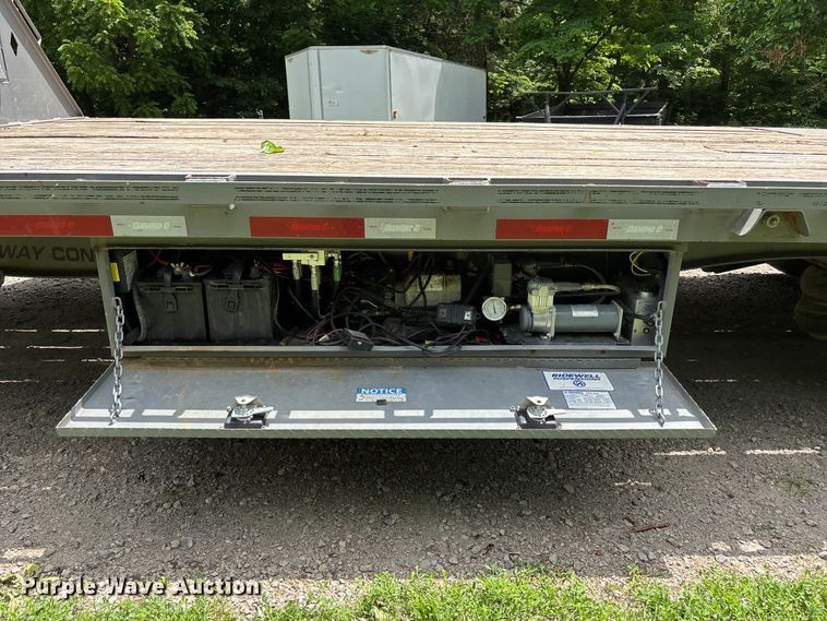 image for item FH7153 2021 Diamond C Roadclipper hydraulic tail equipment trailer