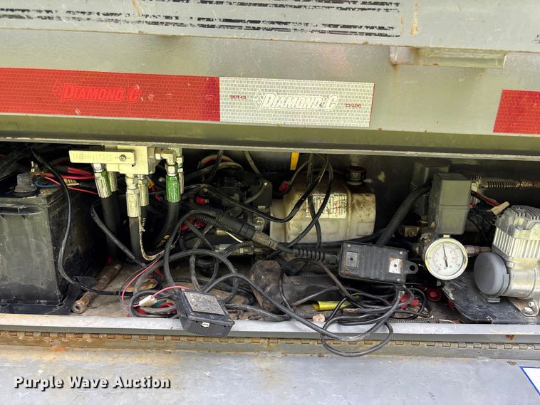 image for item FH7153 2021 Diamond C Roadclipper hydraulic tail equipment trailer