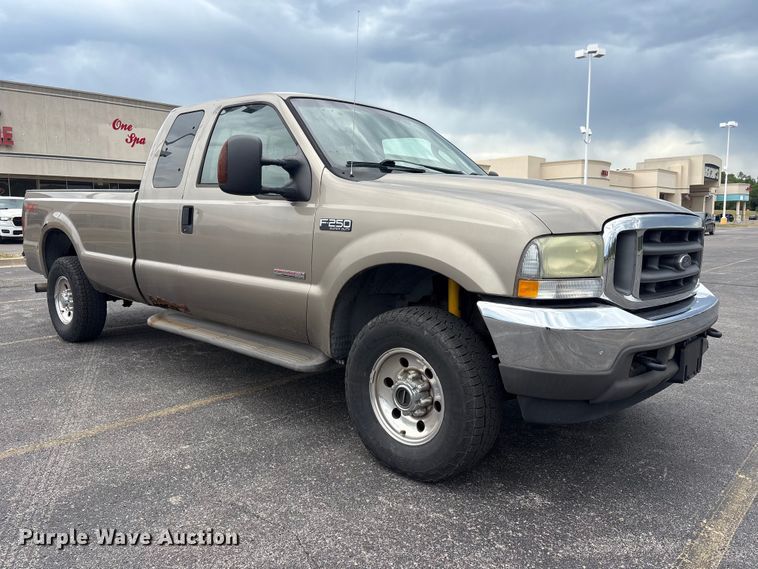 image for item FI0183 2004 Ford F250 Super Duty XL Ext. Cab pickup truck
