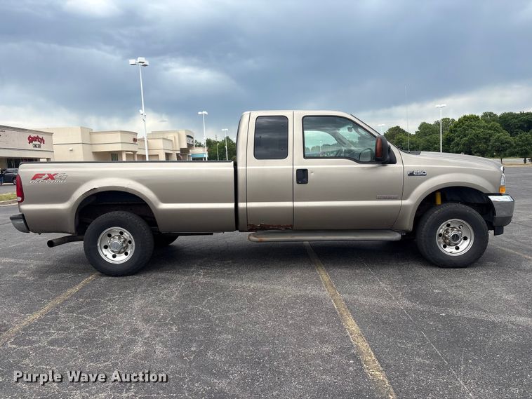image for item FI0183 2004 Ford F250 Super Duty XL Ext. Cab pickup truck