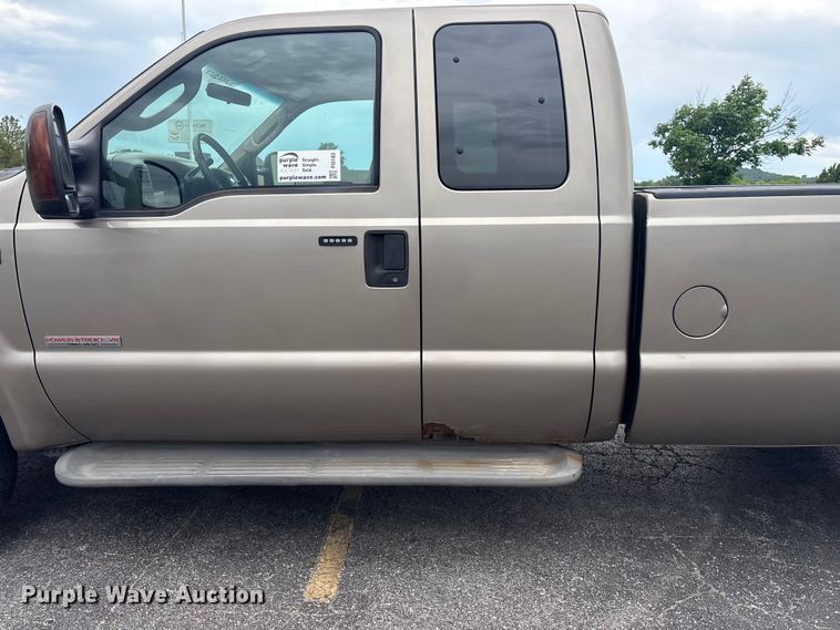 image for item FI0183 2004 Ford F250 Super Duty XL Ext. Cab pickup truck