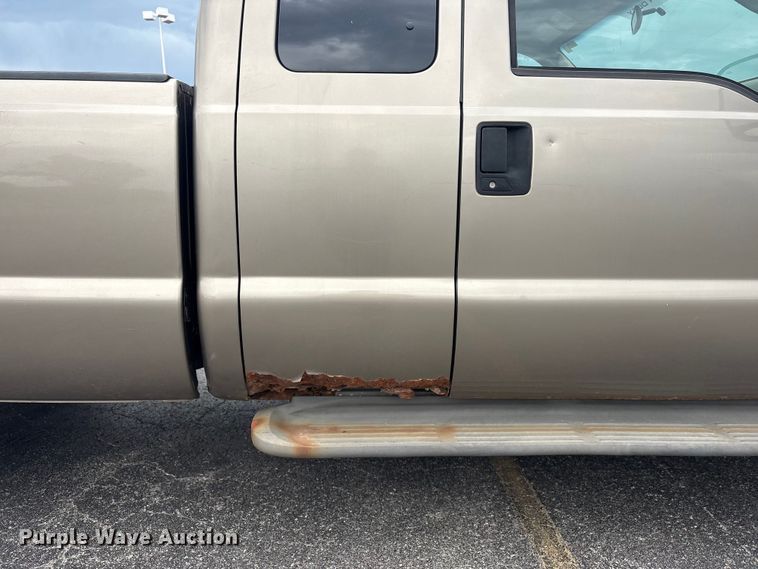 image for item FI0183 2004 Ford F250 Super Duty XL Ext. Cab pickup truck