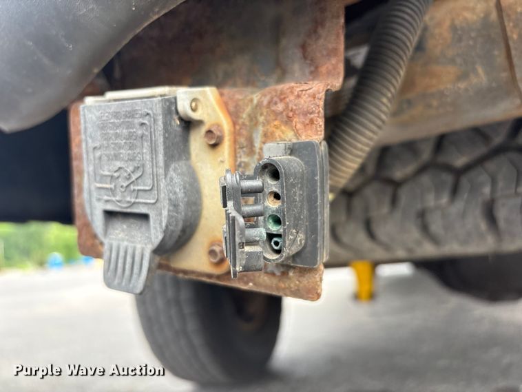 image for item FI0183 2004 Ford F250 Super Duty XL Ext. Cab pickup truck
