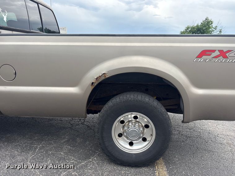 image for item FI0183 2004 Ford F250 Super Duty XL Ext. Cab pickup truck