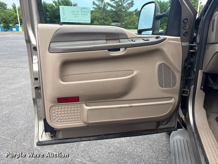 image for item FI0183 2004 Ford F250 Super Duty XL Ext. Cab pickup truck