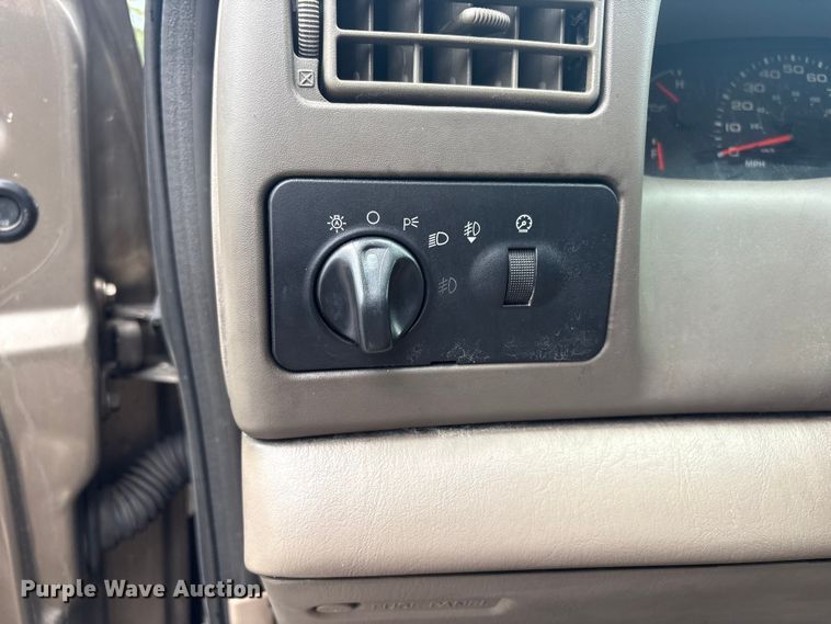 image for item FI0183 2004 Ford F250 Super Duty XL Ext. Cab pickup truck