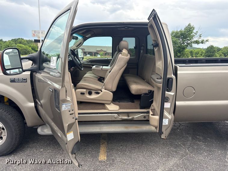 image for item FI0183 2004 Ford F250 Super Duty XL Ext. Cab pickup truck