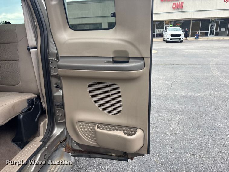 image for item FI0183 2004 Ford F250 Super Duty XL Ext. Cab pickup truck