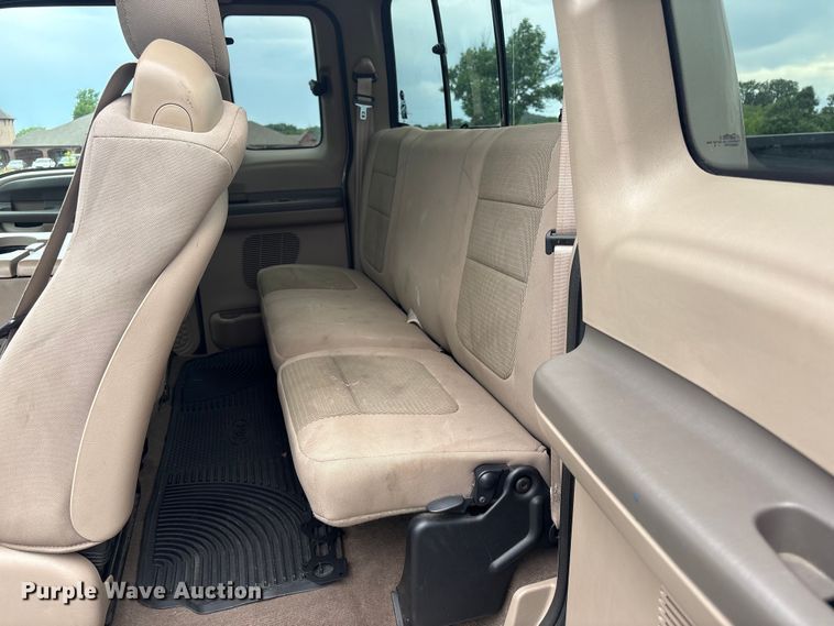 image for item FI0183 2004 Ford F250 Super Duty XL Ext. Cab pickup truck
