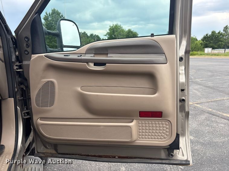 image for item FI0183 2004 Ford F250 Super Duty XL Ext. Cab pickup truck