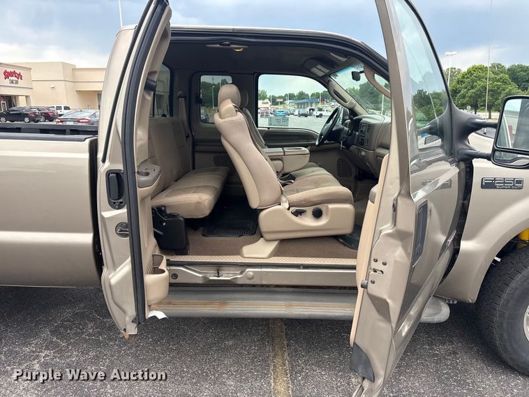 image for item FI0183 2004 Ford F250 Super Duty XL Ext. Cab pickup truck