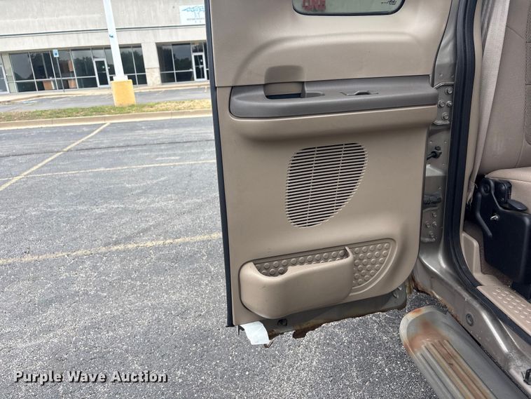 image for item FI0183 2004 Ford F250 Super Duty XL Ext. Cab pickup truck