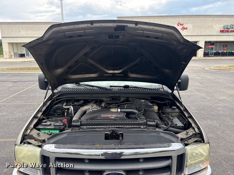 image for item FI0183 2004 Ford F250 Super Duty XL Ext. Cab pickup truck