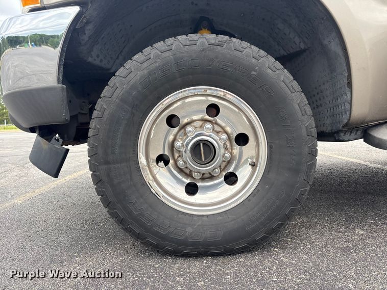 image for item FI0183 2004 Ford F250 Super Duty XL Ext. Cab pickup truck