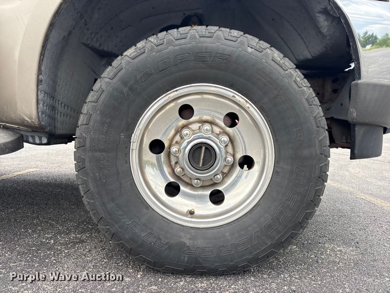 image for item FI0183 2004 Ford F250 Super Duty XL Ext. Cab pickup truck
