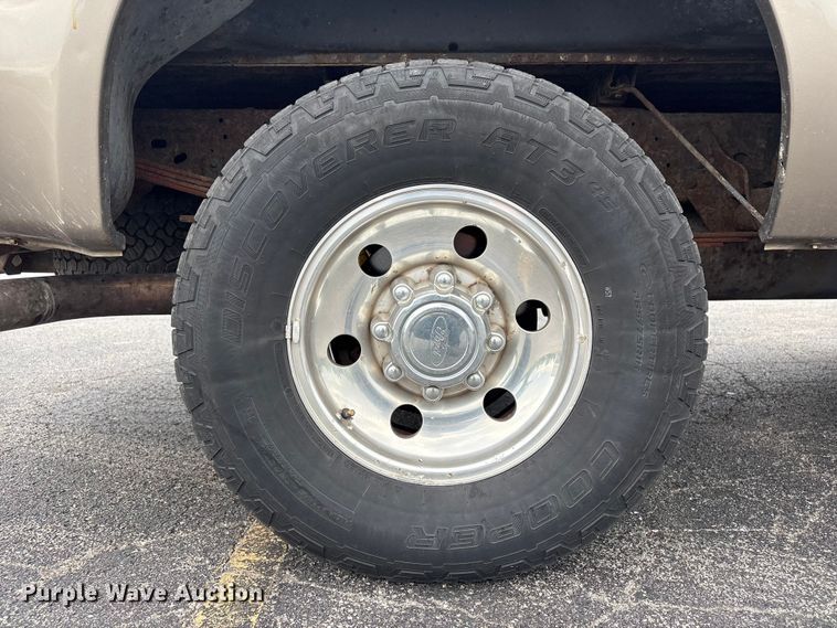 image for item FI0183 2004 Ford F250 Super Duty XL Ext. Cab pickup truck