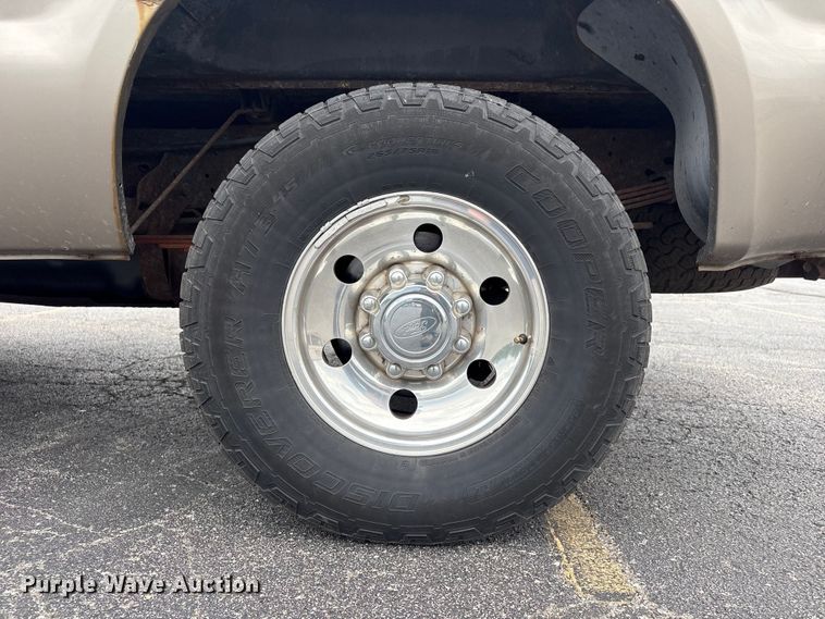 image for item FI0183 2004 Ford F250 Super Duty XL Ext. Cab pickup truck