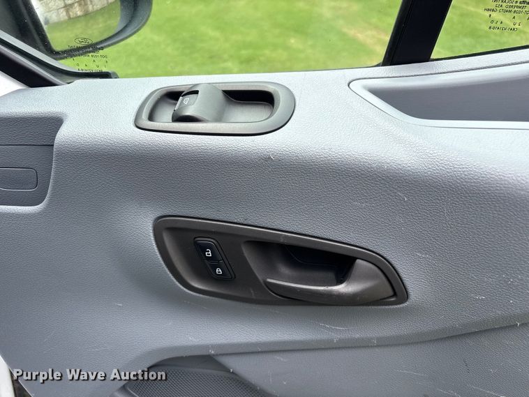 image for item FI0190 2017 Ford Transit van
