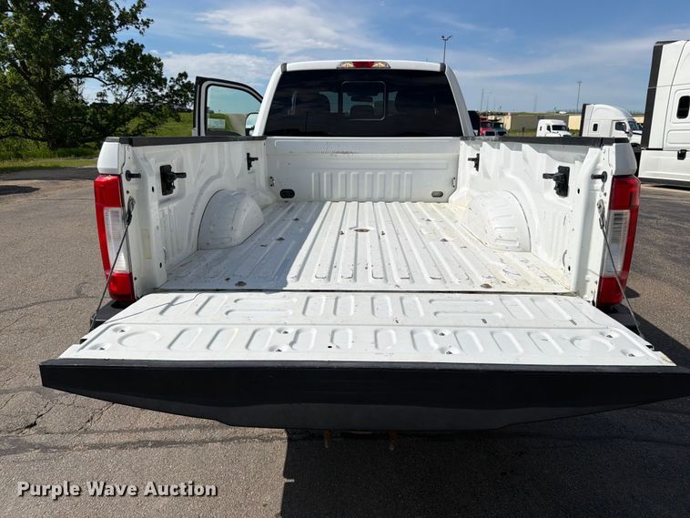 image for item FK0193 2017 Ford F250 Super Duty XLT Ext. Cab pickup truck