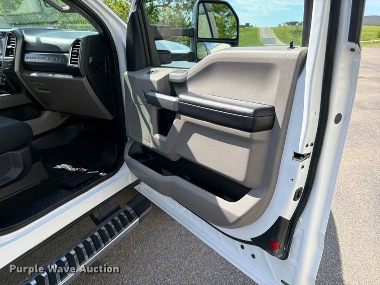 image for item FK0193 2017 Ford F250 Super Duty XLT Ext. Cab pickup truck