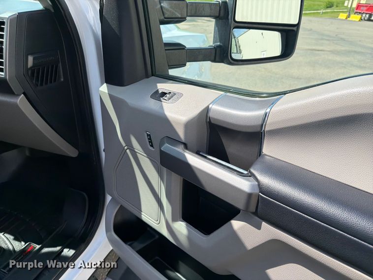 image for item FK0193 2017 Ford F250 Super Duty XLT Ext. Cab pickup truck