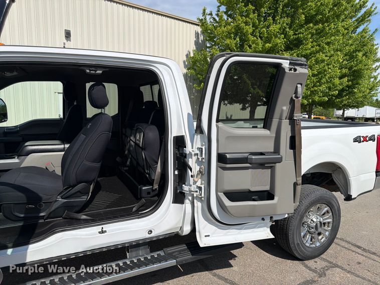 image for item FK0193 2017 Ford F250 Super Duty XLT Ext. Cab pickup truck