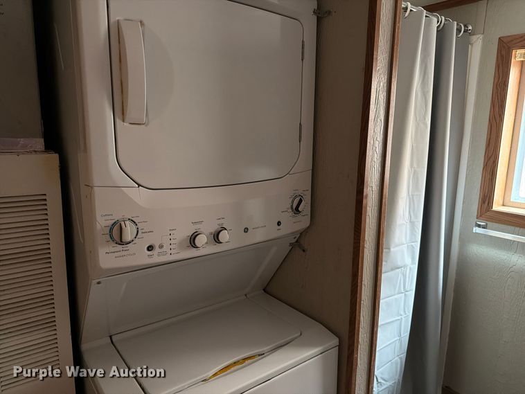 image for item FK2027 Skid mounted living quarters